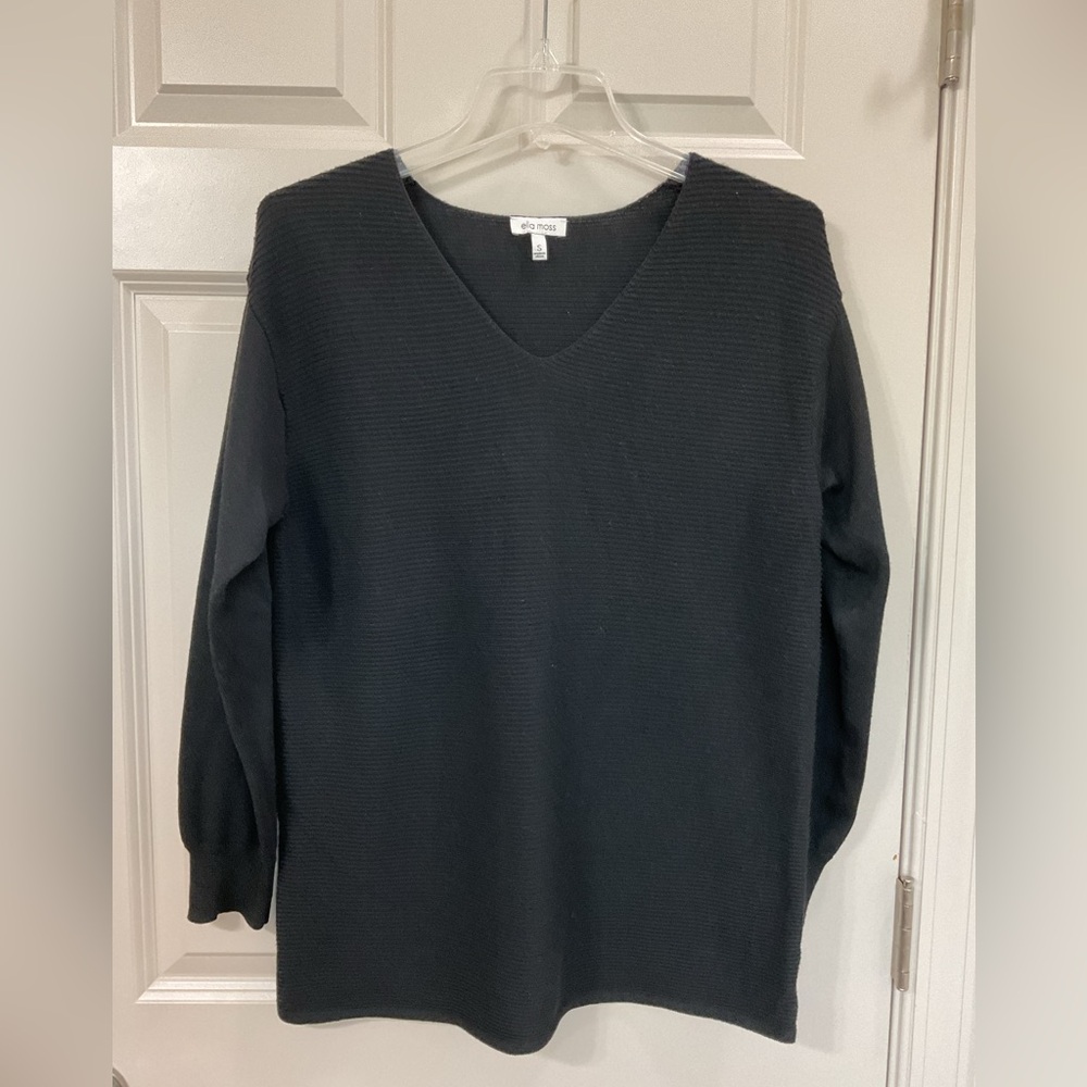 Ella Moss - Women’s Black V-Neck Sweater. Size: Small